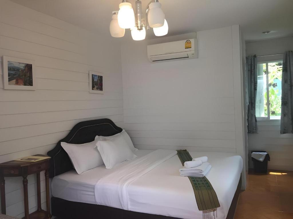 Hotel Ban Thungdang Housetel