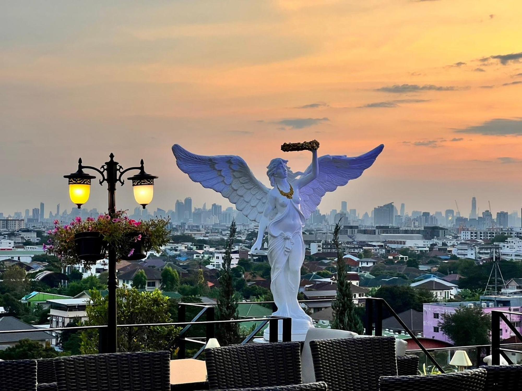 Sky Dome Resotel - โรงแรมสกายโดม รีโซเทล Hotel 5*