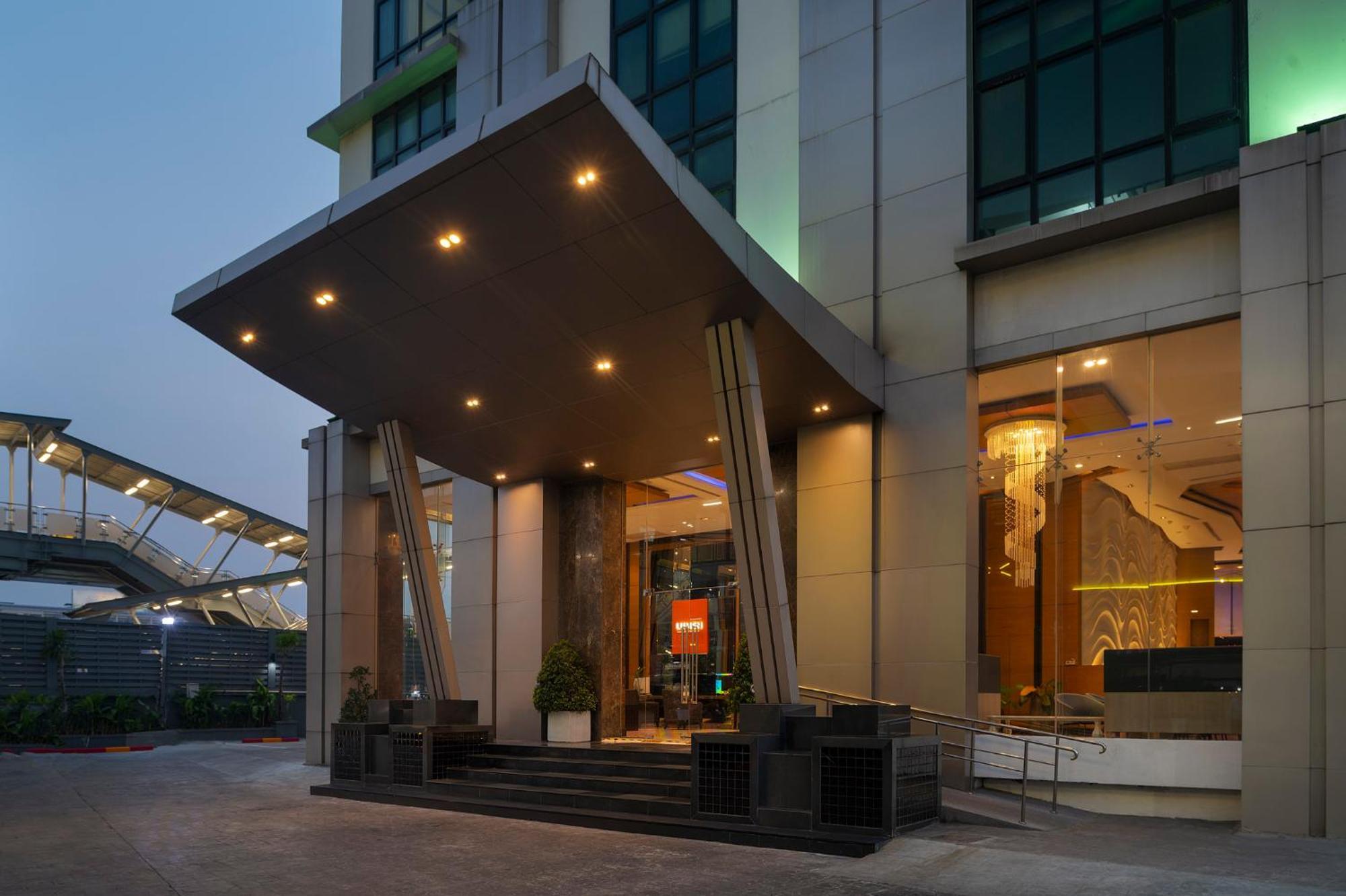 Lumen Srinakarin Hotel Bangkok