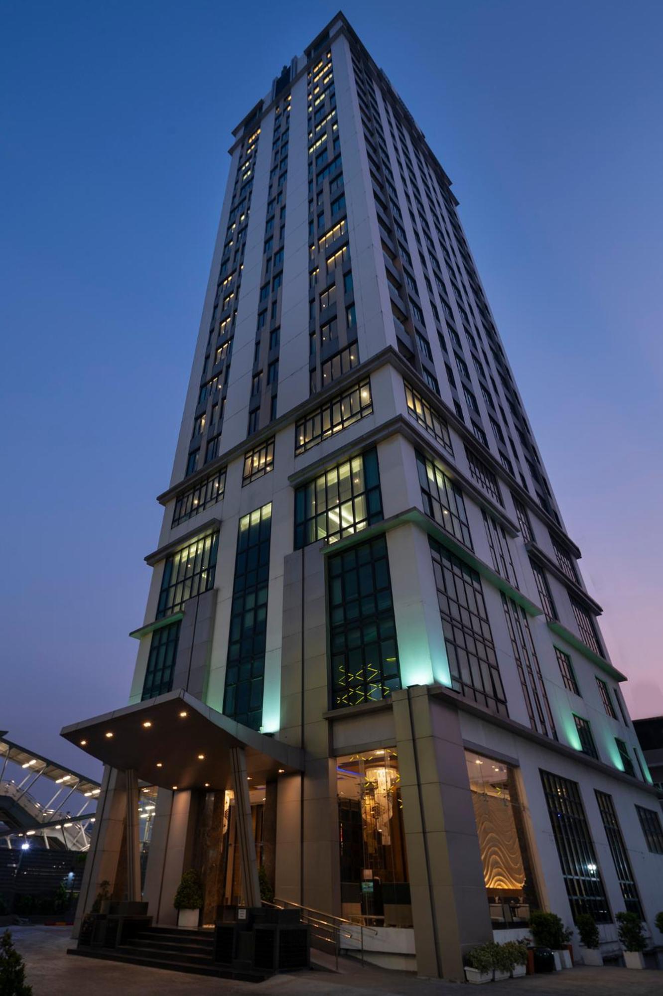 Hotel Lumen Srinakarin 5*