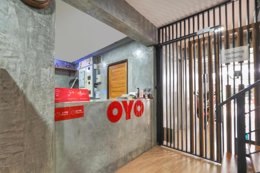 Oyo 935 The Palm Hotel