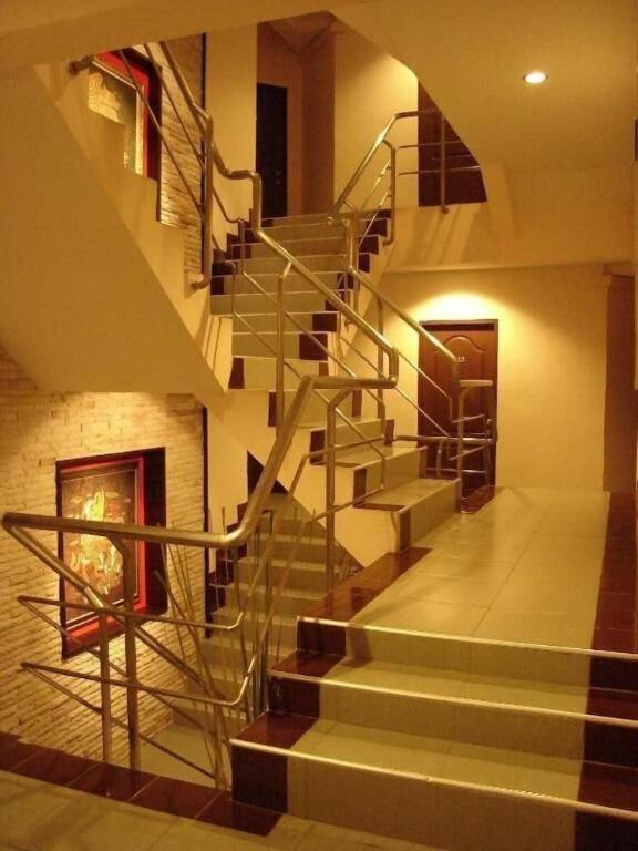 Grand Pinnacle Hotel 3*