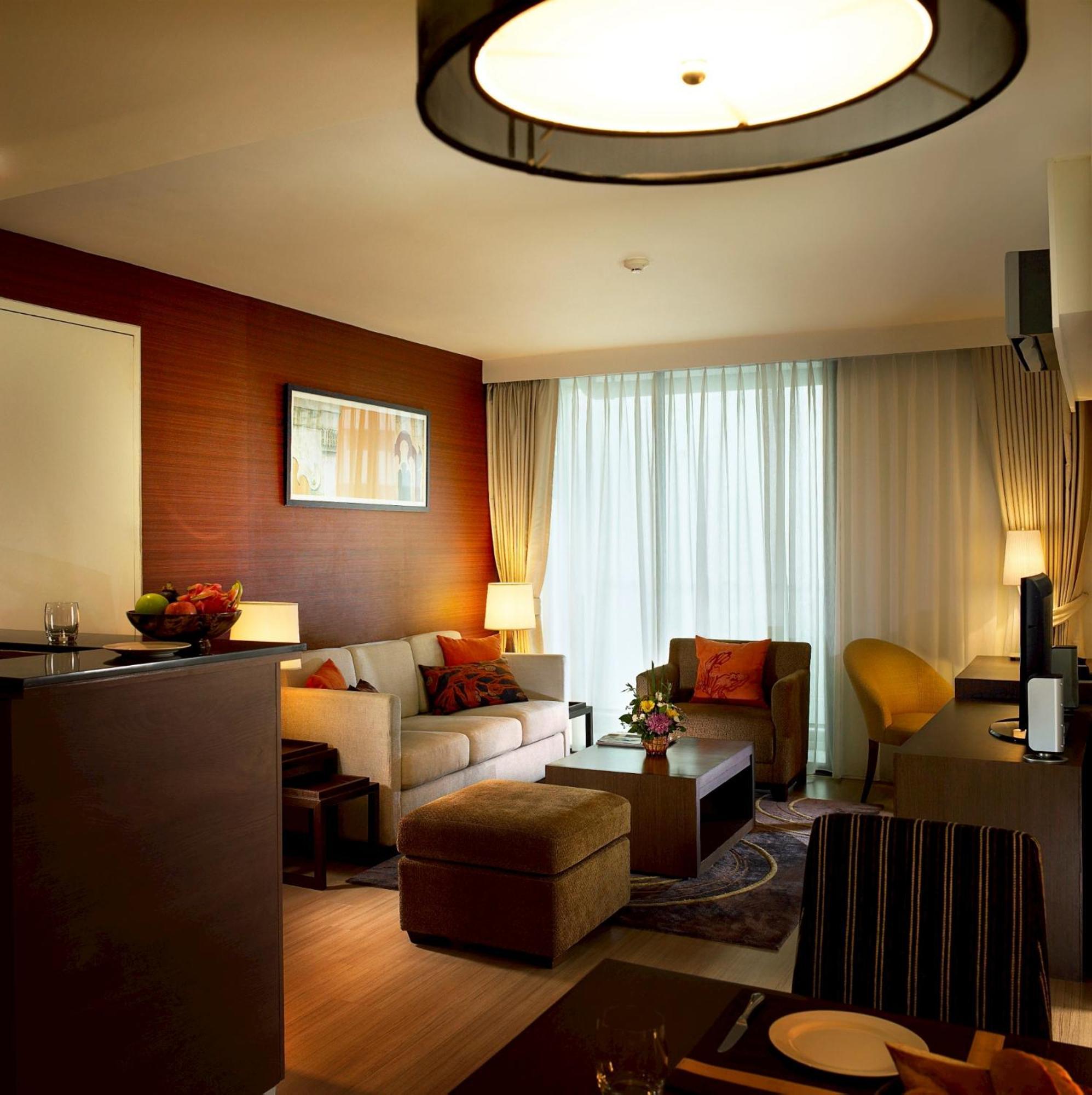 Oakwood Sukhumvit 24 Hotel 4*