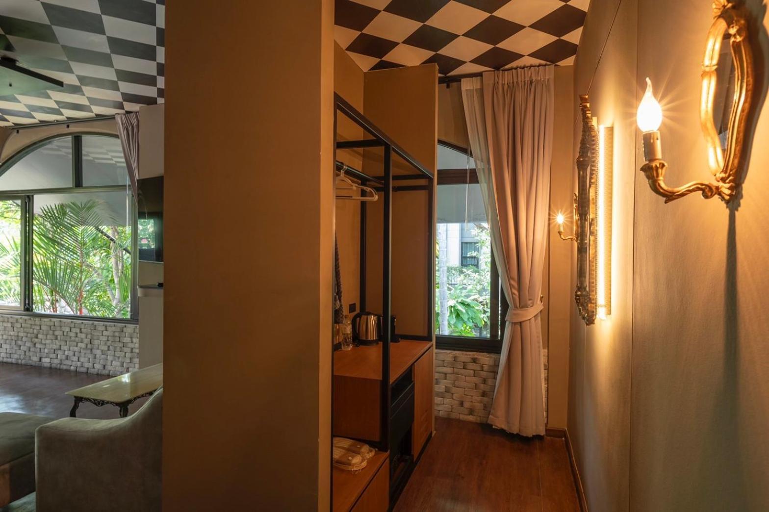 Oasis Hotel 3*