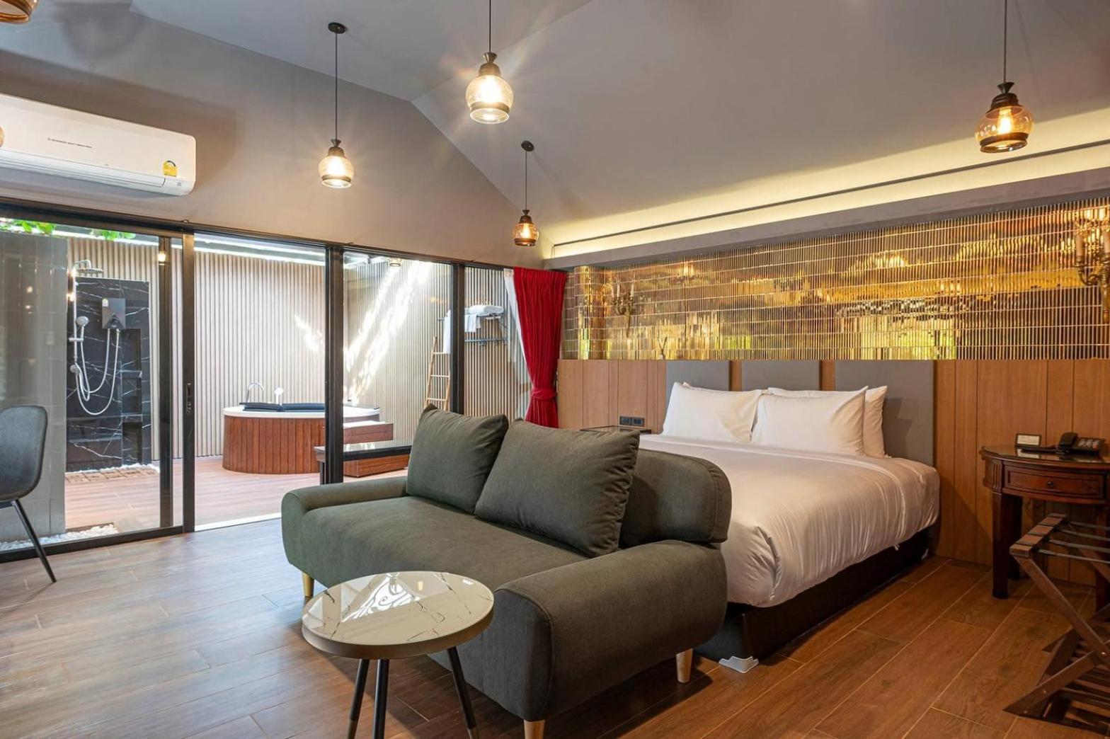 Oasis Hotel