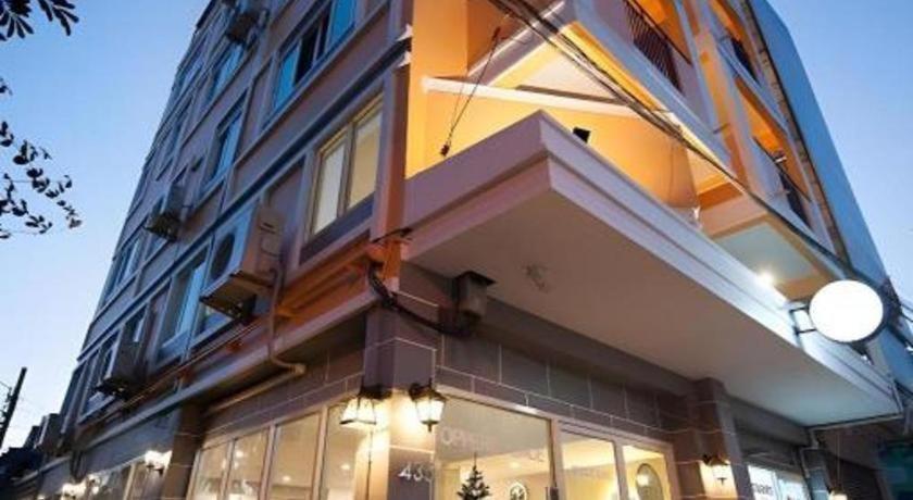 Hoppers Place Donmuang Hostel