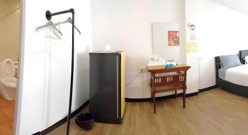 Hoppers Place Donmuang Hostel
