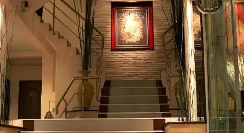Hotel Grand Pinnacle