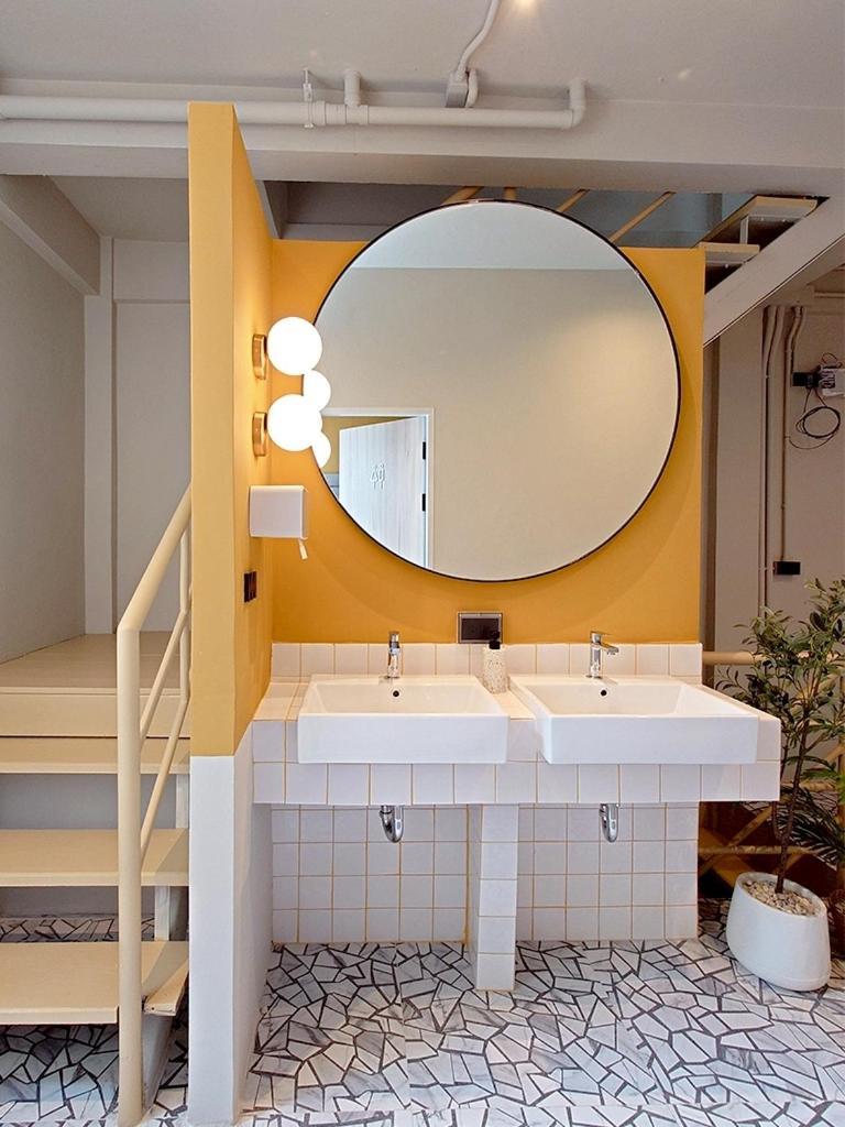 Au Luna Hostel Bangkok