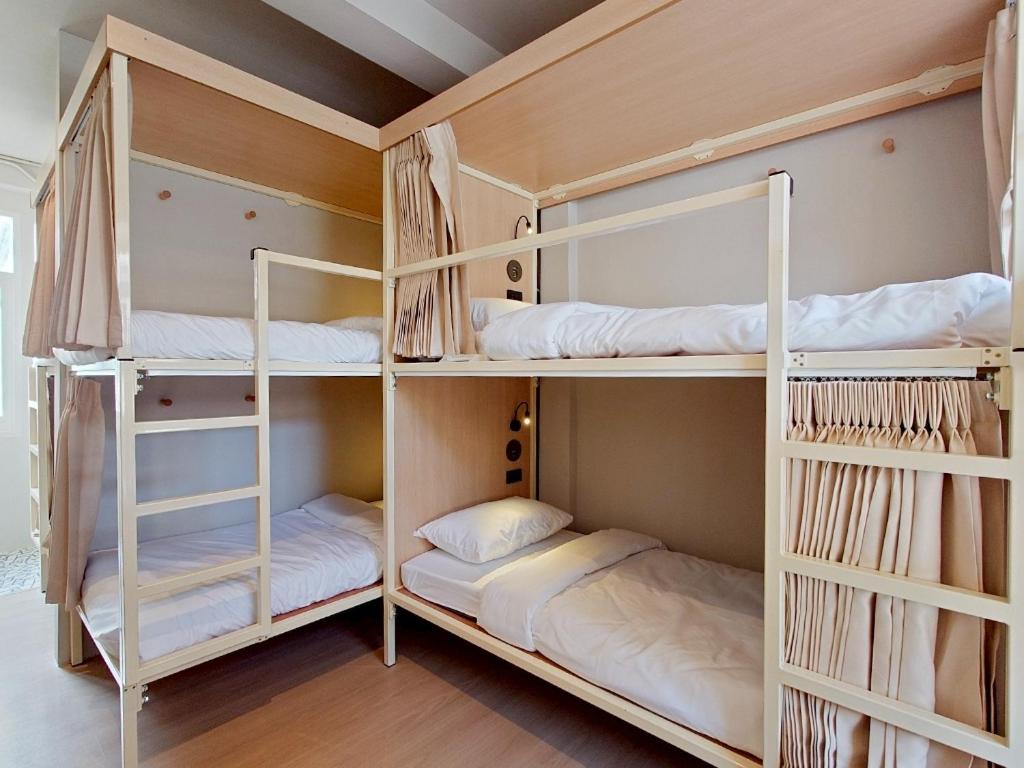 Au Luna Hostel *