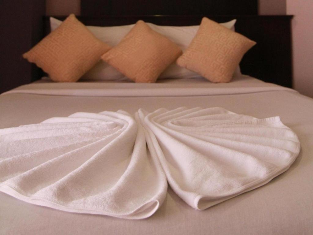 Grand Pinnacle Hotel 3*