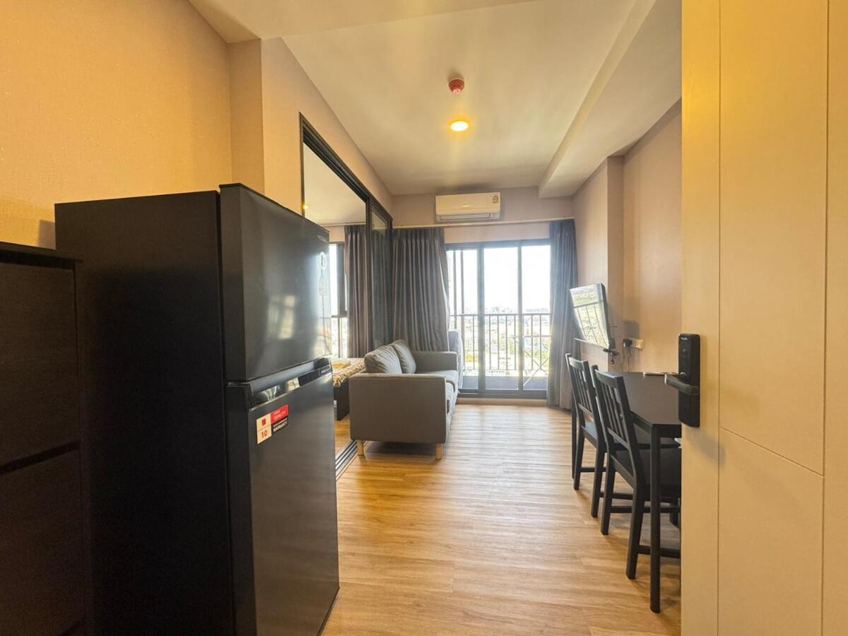 Apartment The St-age Condo-huai Khwang Bangkok
