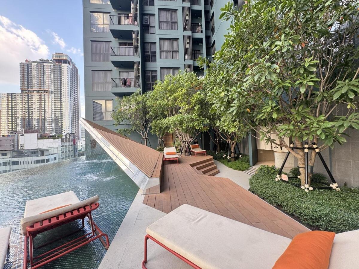 The St-age Condo-huai Khwang Apartment