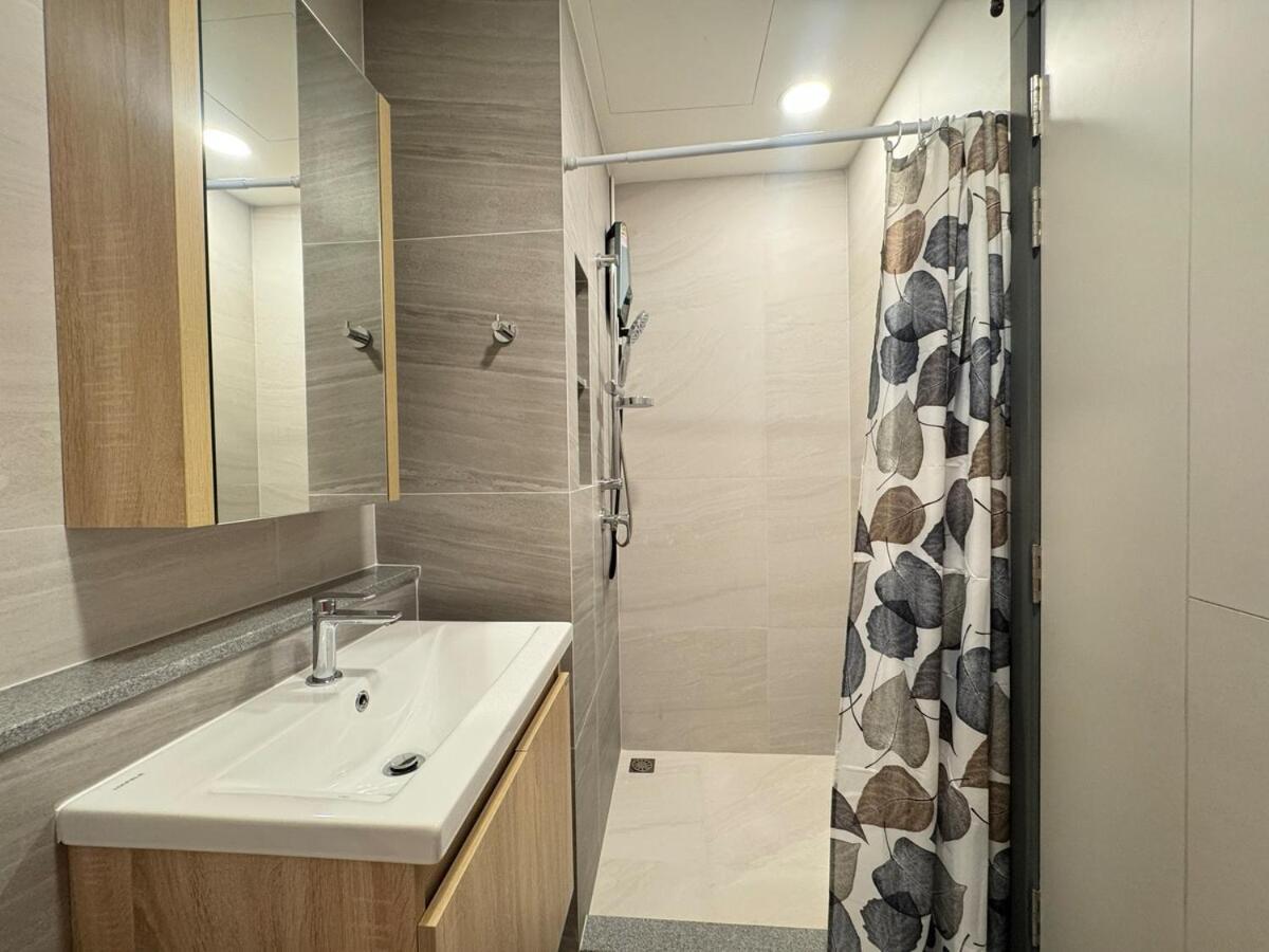 Apartment The St-age Condo-huai Khwang Bangkok