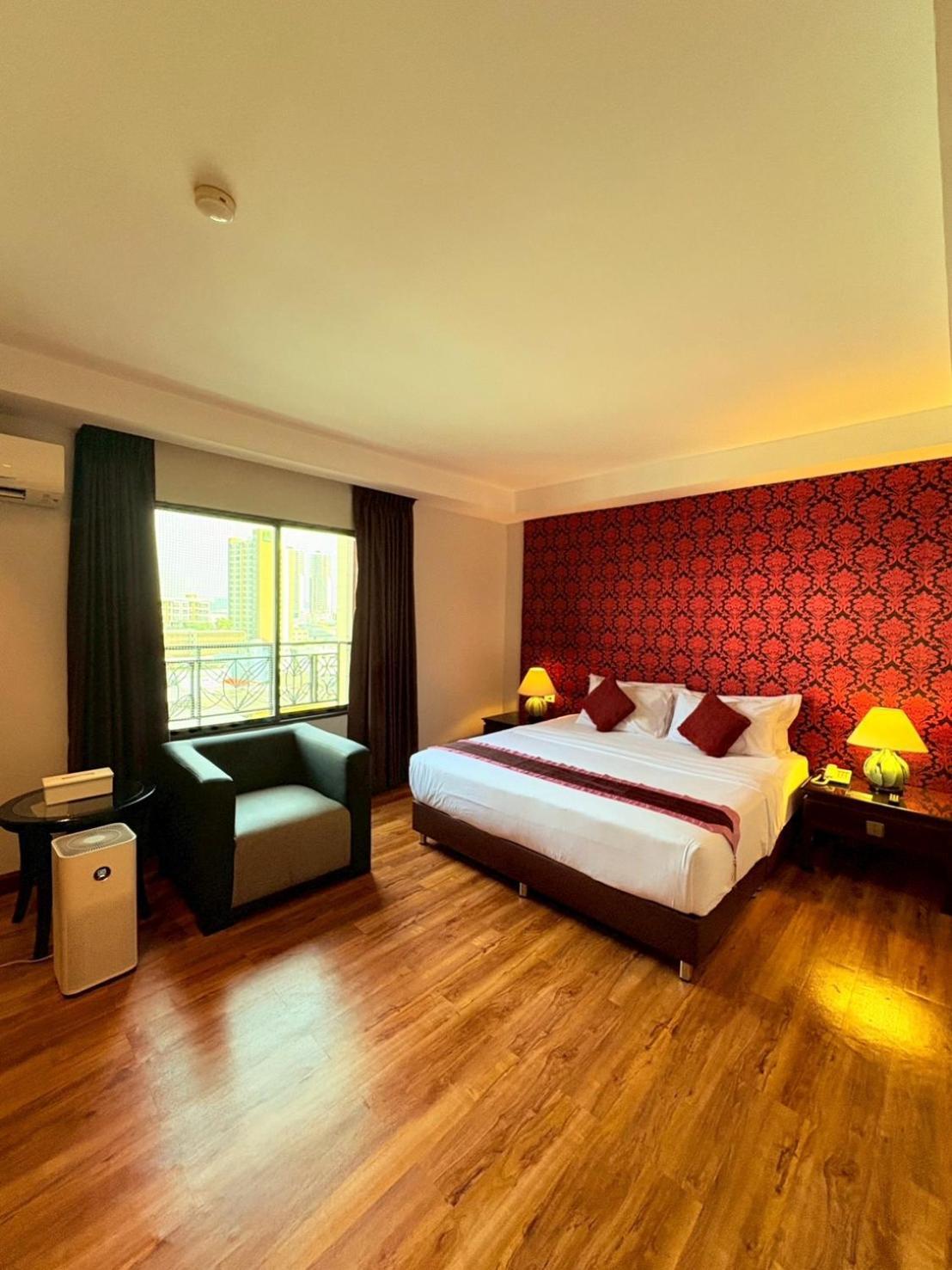 Atrium Boutique Hotel Bangkok