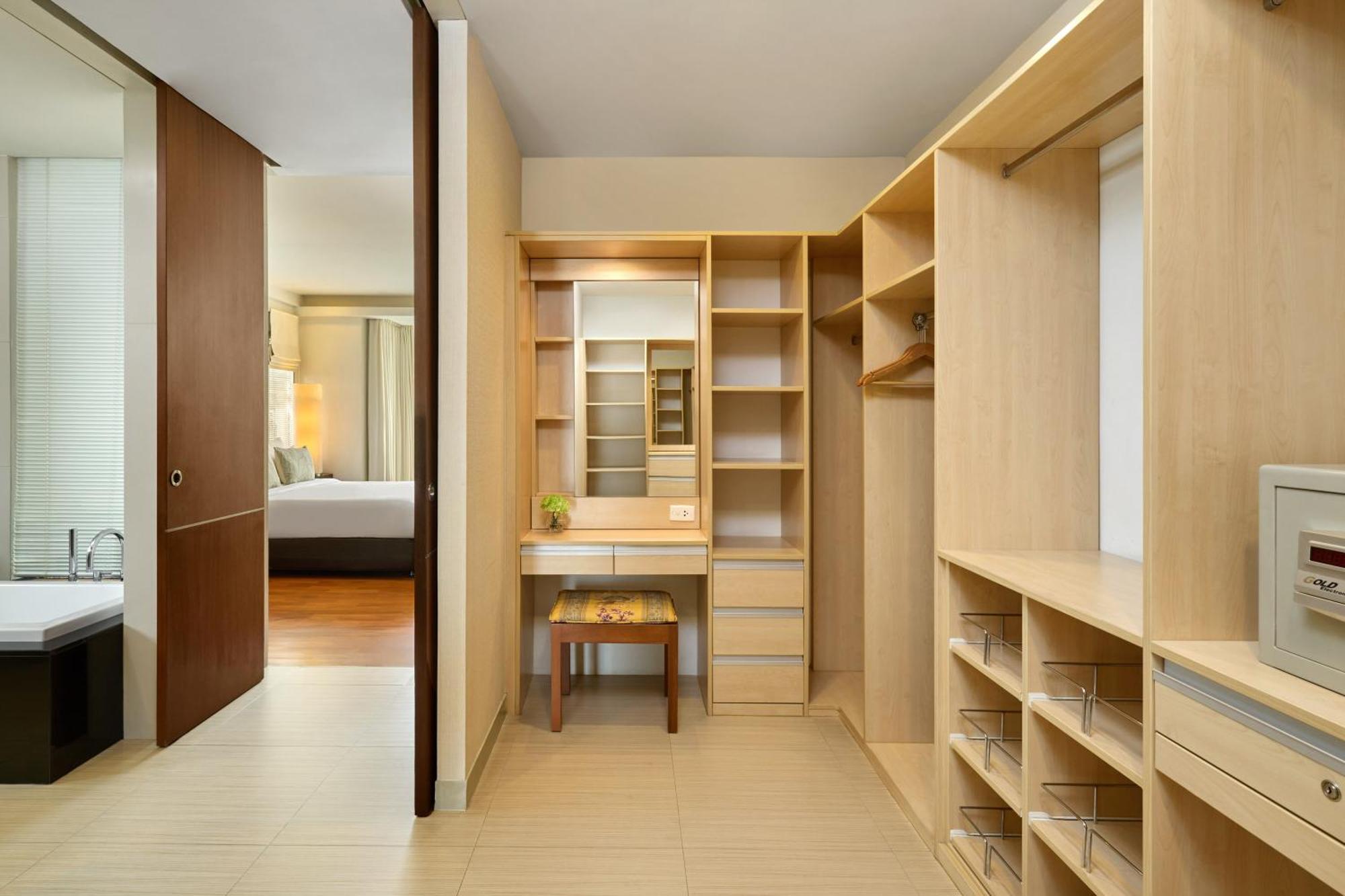 The Park Nine Srinakarin Hotel 4*