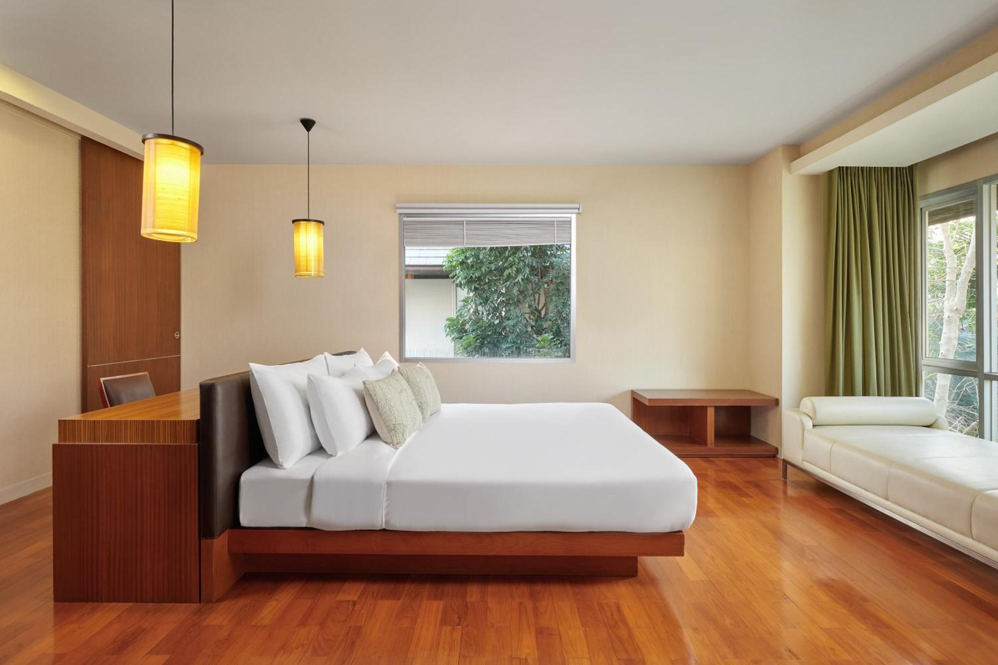 The Park Nine Srinakarin Hotel