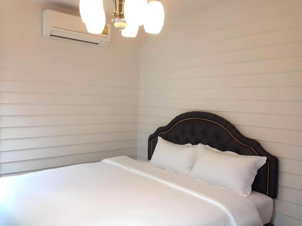Ban Thungdang Housetel Hotel