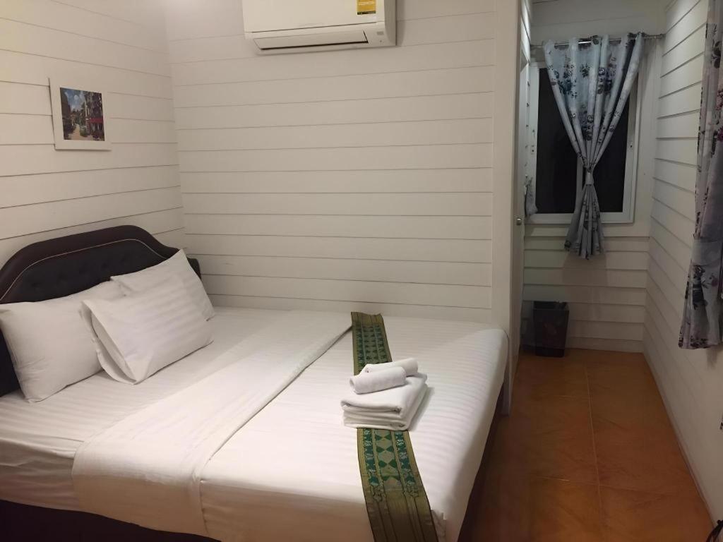 Hotel Ban Thungdang Housetel Bangkok