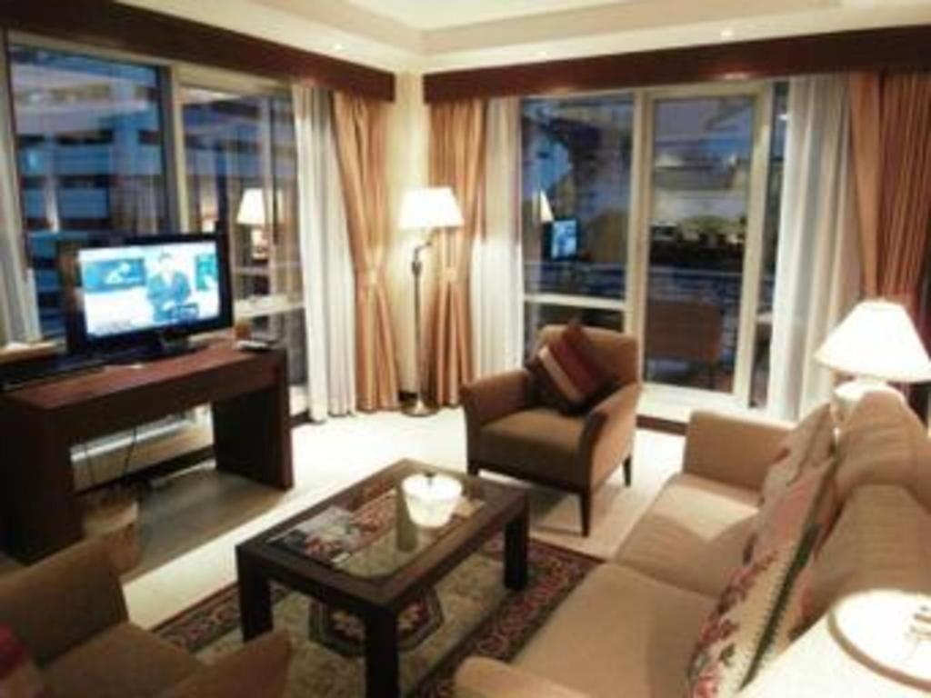 Hotel De Arni 3*