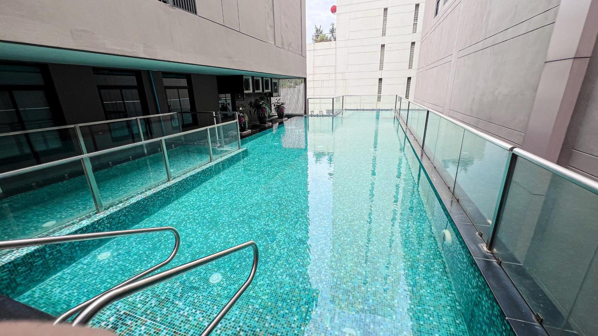 Metropolis Bangkok, Tapestry Collection By Hilton Hotel
