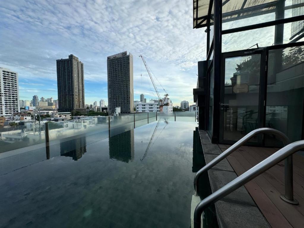 W8 Condo, Luxe 2 Bedroom Private Floor, Hip Area, 5 Mins From Thonglo Bts Station Apartemen