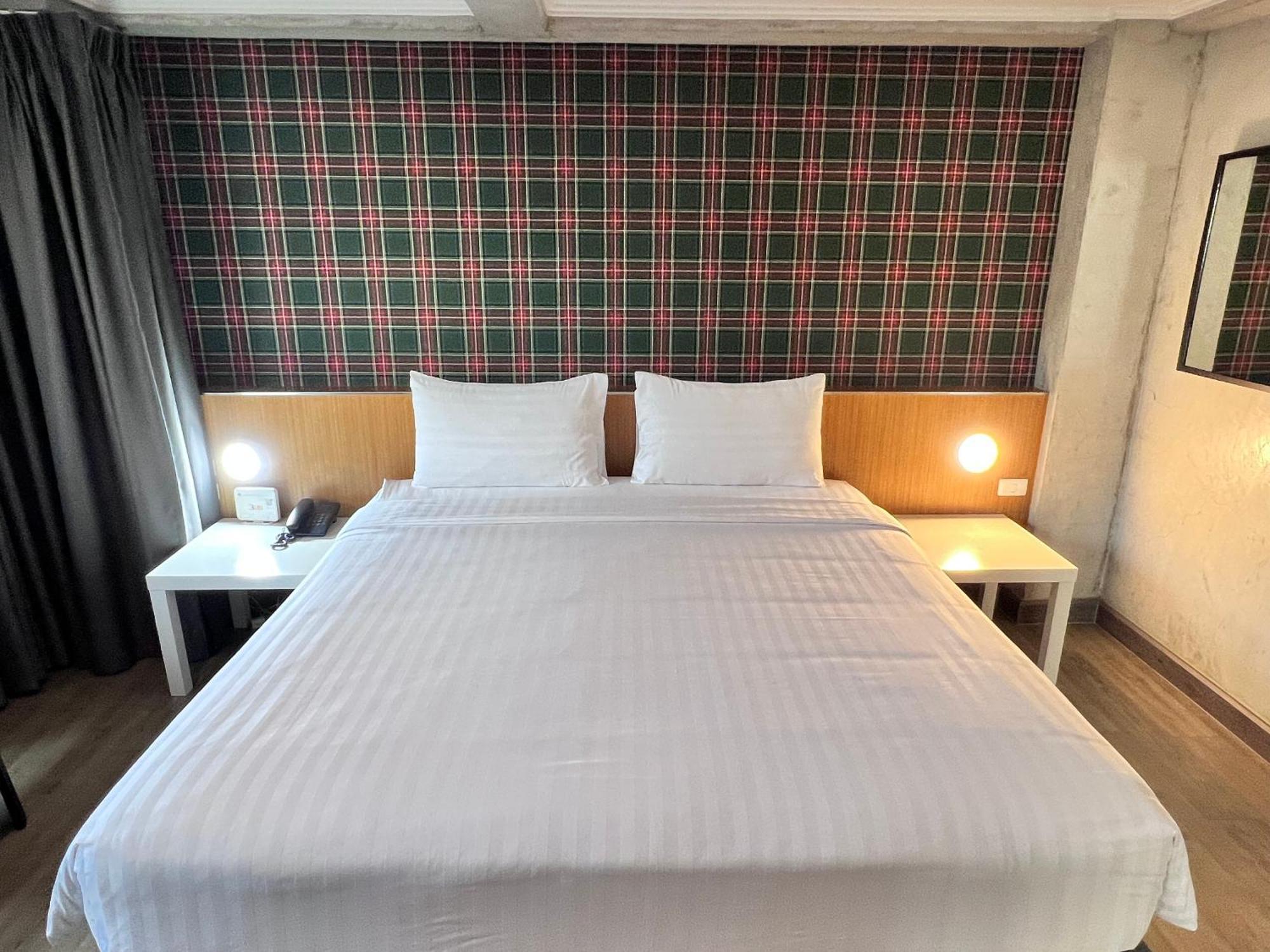 White Palace 3*