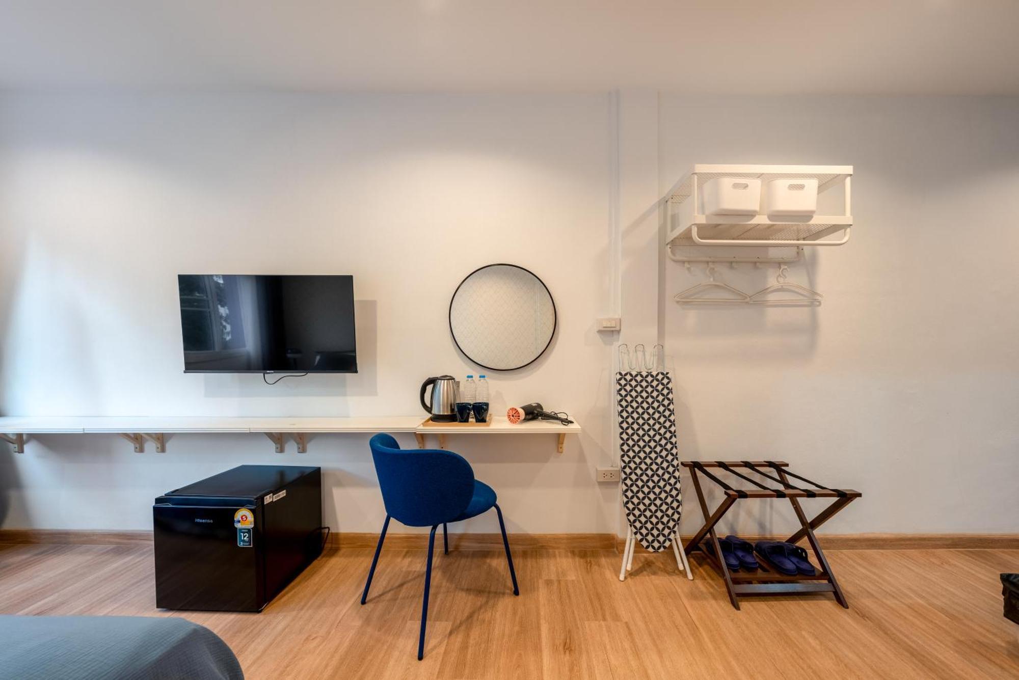 Blue House 191 Hometel - 3 Mins To Bts Saphan Taksin Guest house Bangkok