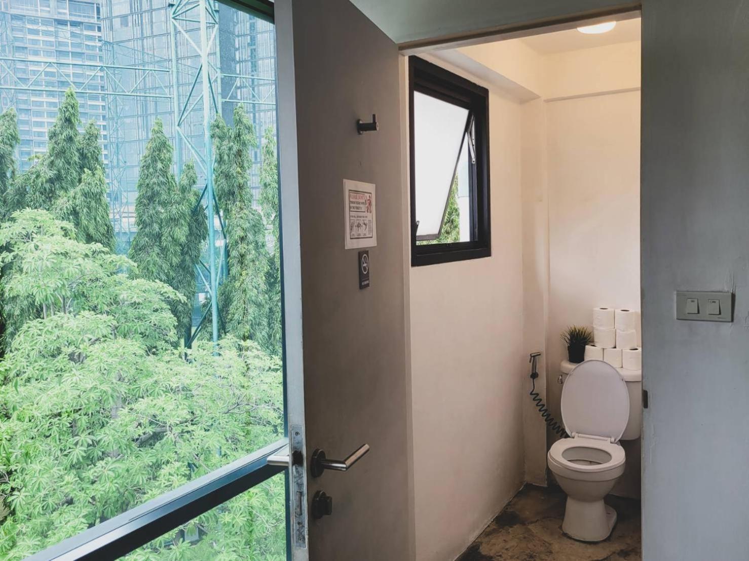 Hostel Holy Sheet Bangkok