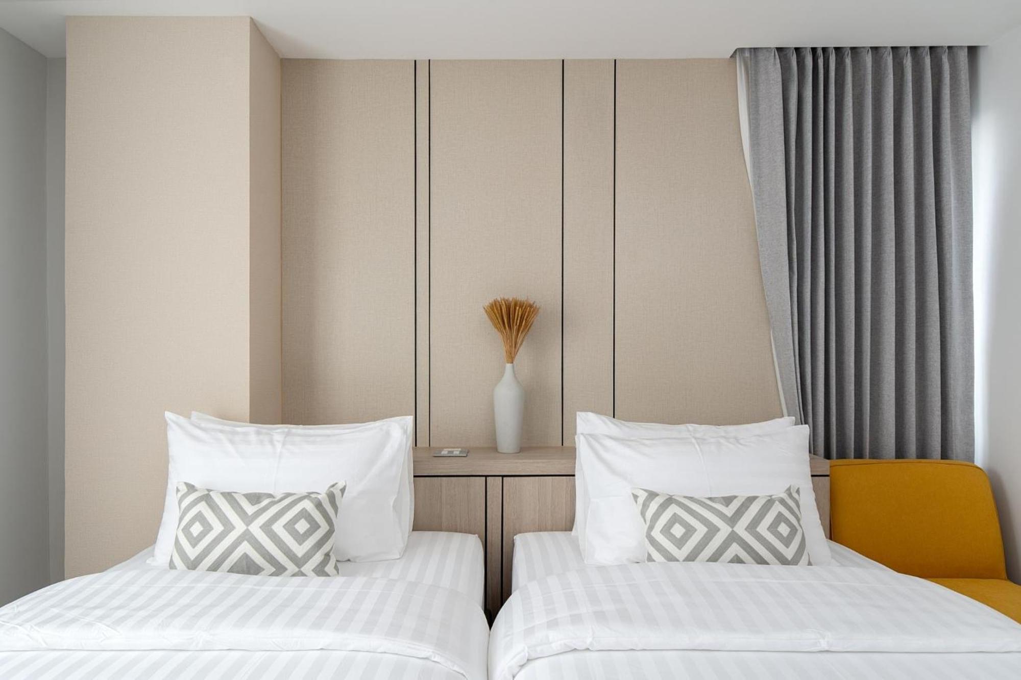 Hotel The Riski At Bangphlat Station Sha 3*