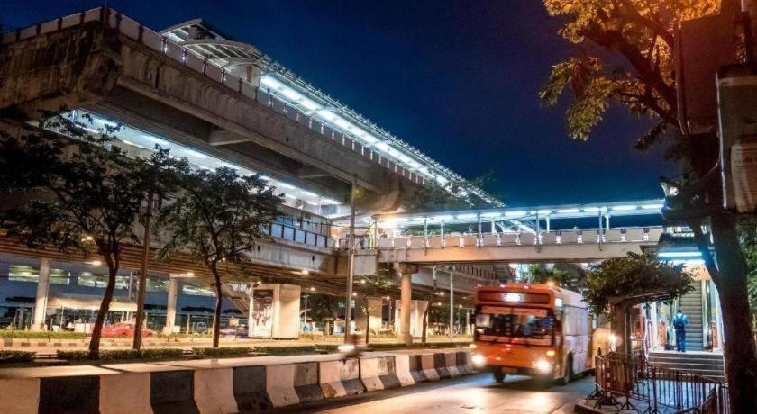Metro Ratchada 36 Hotel