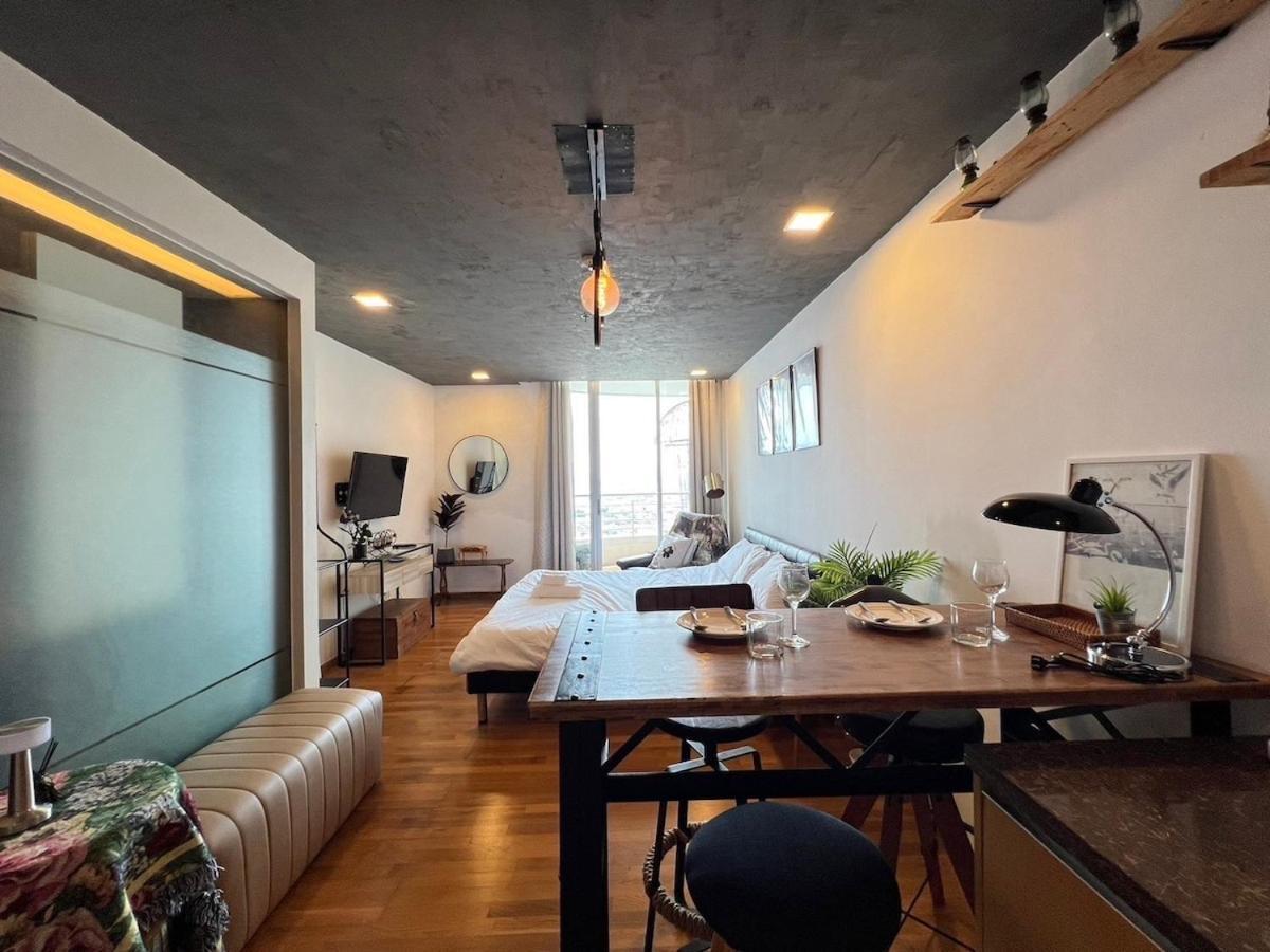 Sathorn Sky View Rooftop Bar Apartment