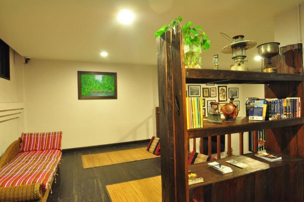 Hostel Hi. Mid *