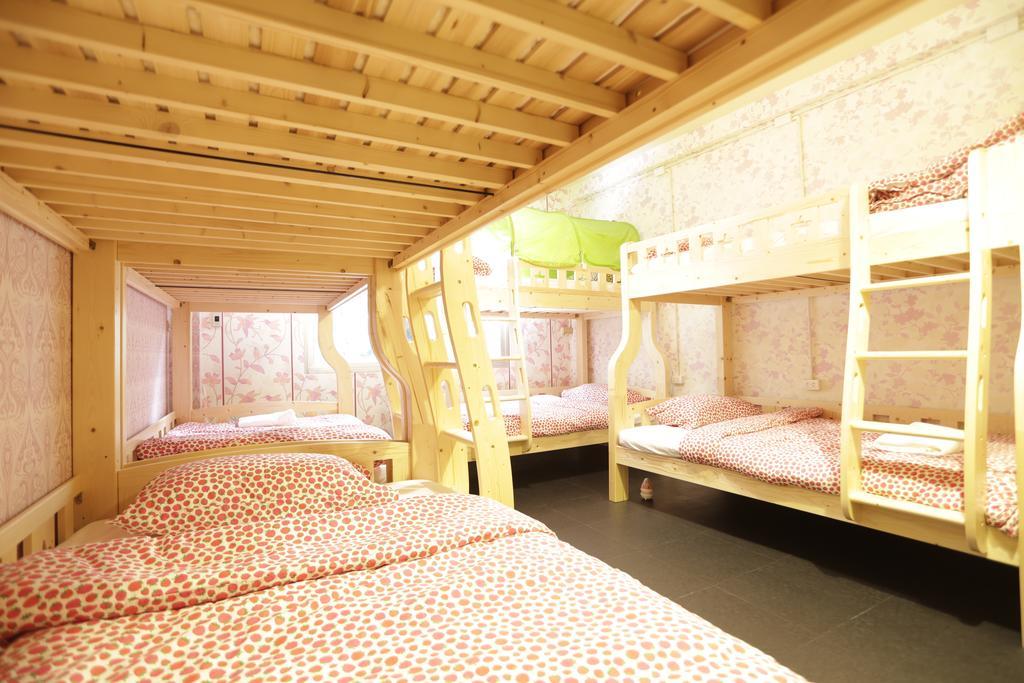 Tiger Lily Hostel Bangkok