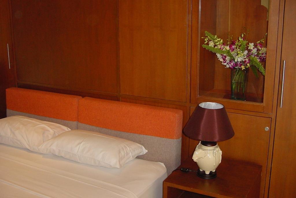 Riverside Apartment *
