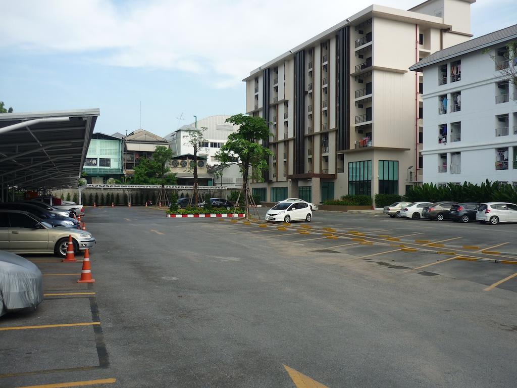 Ben Place Aparthotel
