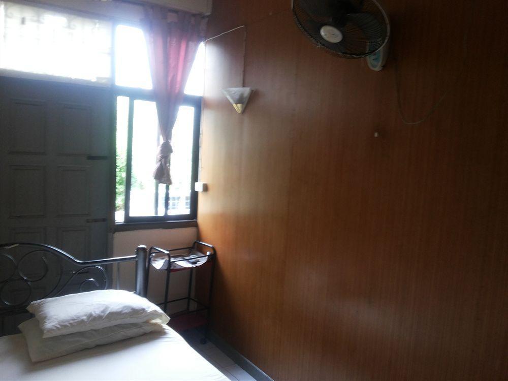 Oyo 938 Place 2*