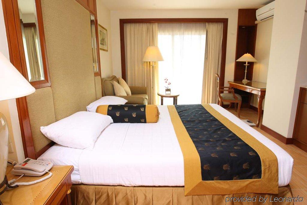 Royal View - Rang Nam Hotel Bangkok
