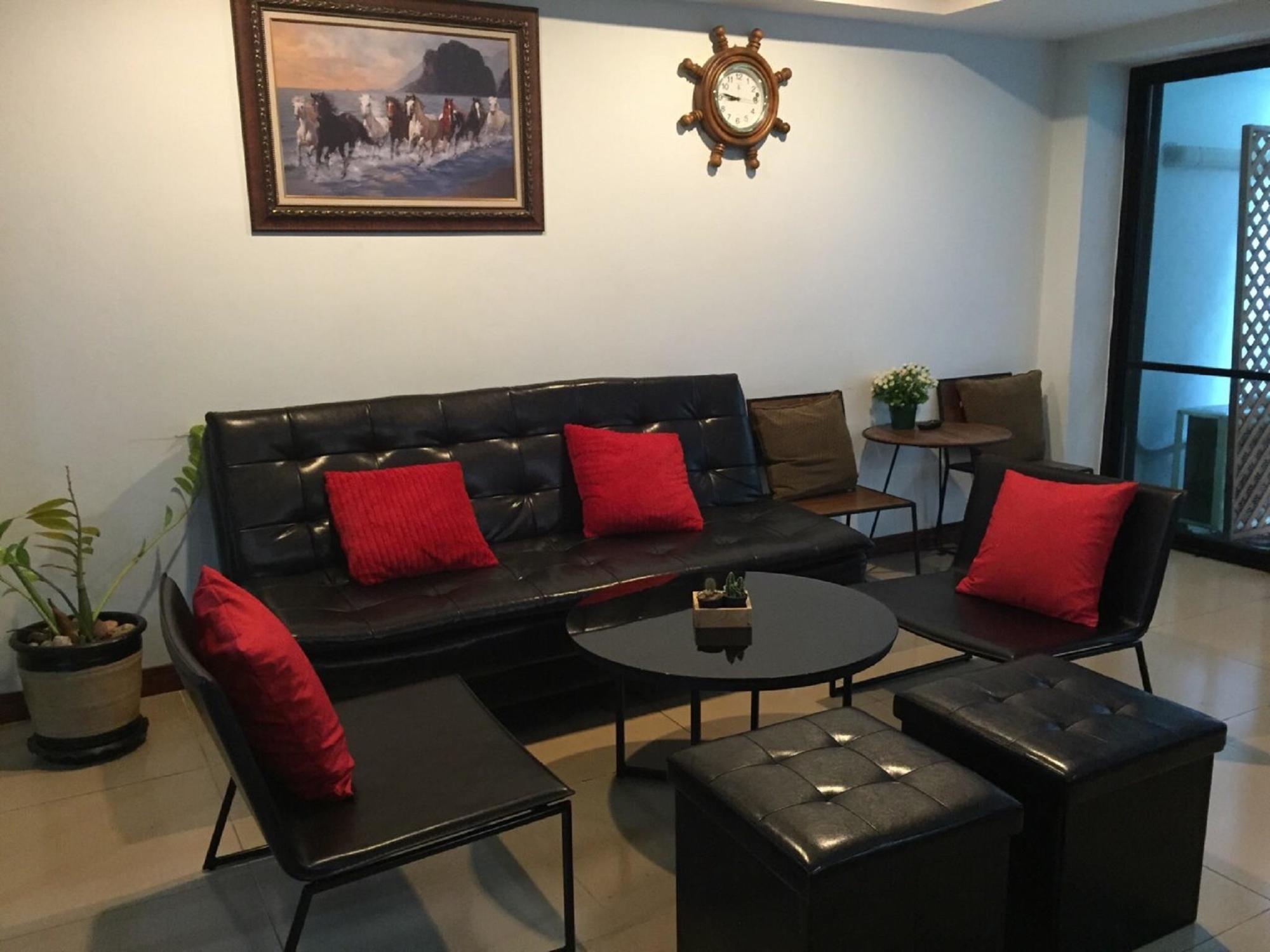 Double Dd House At Mrt Sutthisarn Hostel Bangkok