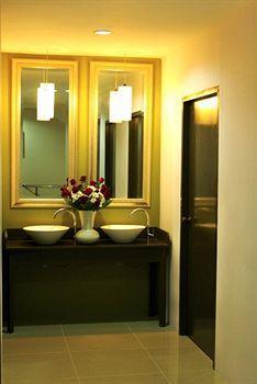 Link Corner Hostel *