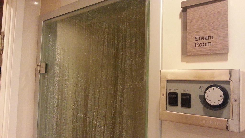 Bluetel Residence Tiwanon Station Hotel 4*