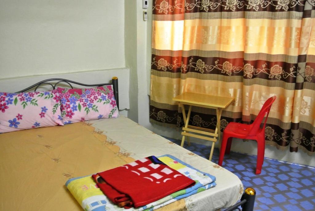 Q6 At 6 Hostel *