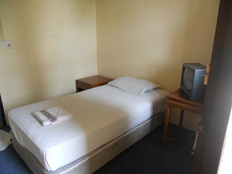 Phraarthit Mansion Hostel