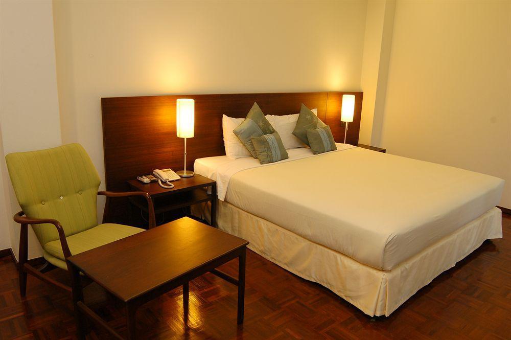 Baansilom Soi 3 Inn 2*