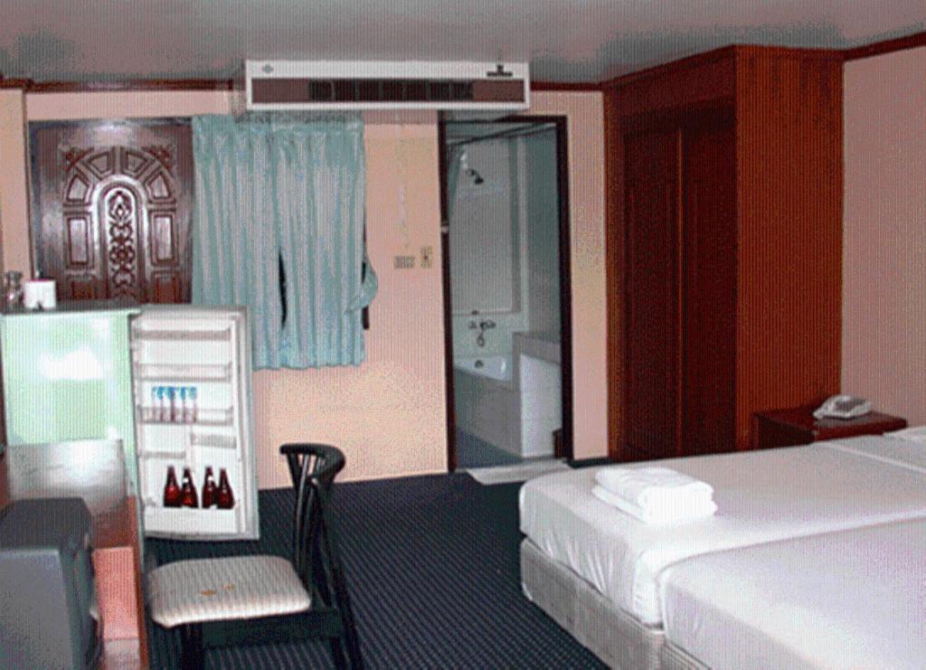 Hostel Phraarthit Mansion Bangkok