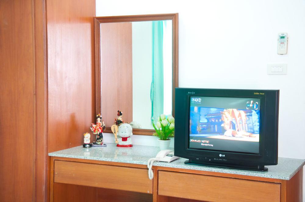 Motel Golden House @ On-nut Station 2*