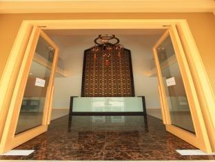 Hotel The One 3*