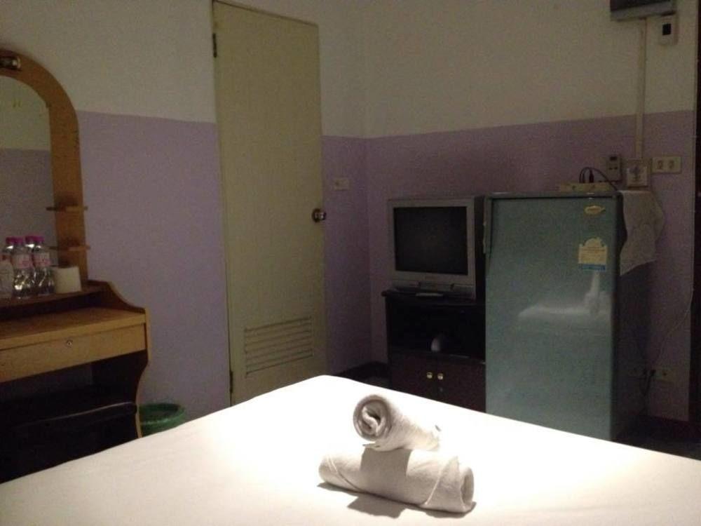 Moom Pon Khlai & Hostel *
