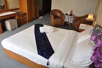 Trocadero Hotel 3*