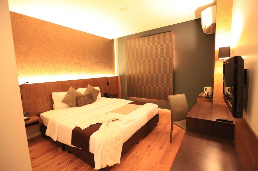Siam Swana 3*